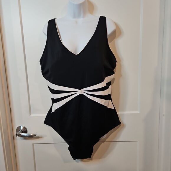 Roaman's Black and White Swimsuit Slimming Waist sz 22W - Picture 5 of 5